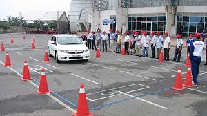 Học Lái Xe Ô Tô Quận Tân Bìn